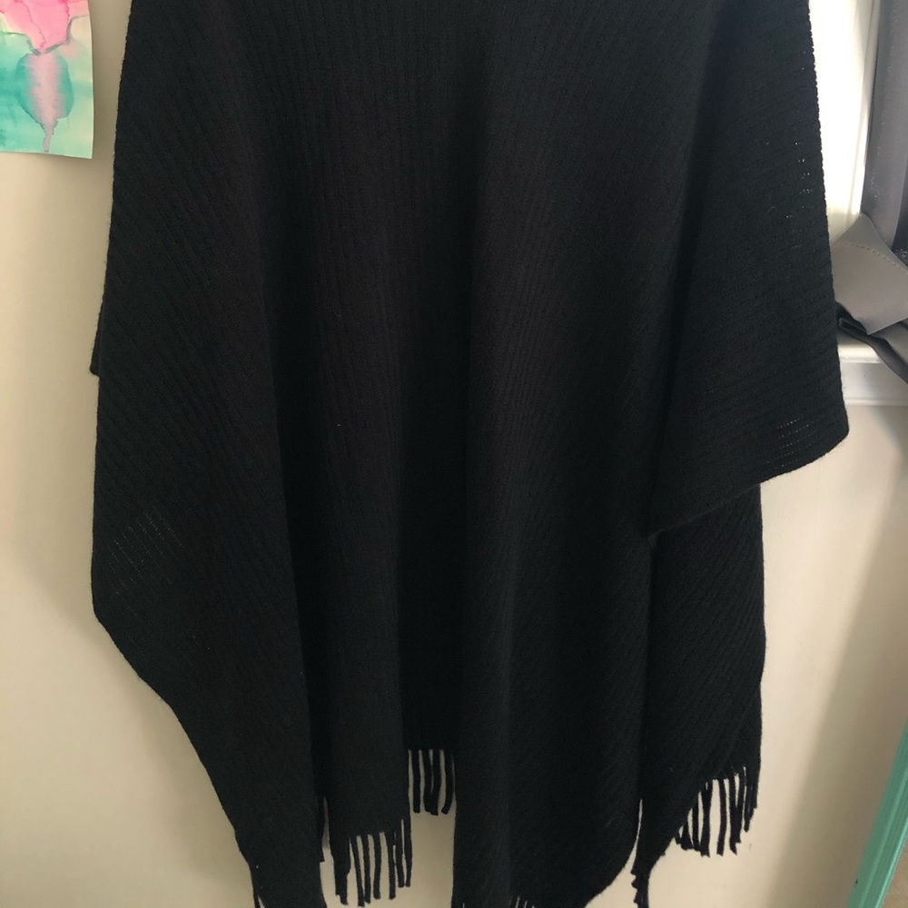 Poncho - Picture 3 of 3